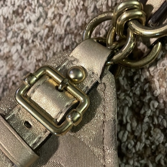 Coach - Boho Gold 3 pocket shoulder Bag. Dust bag not included - Picture 4 of 16